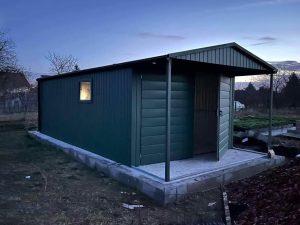 Garaż 3,5 x 6 m z wiatą 3,5 x 1 m