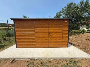 Schowek 4 x 2,5 m - drewnopodobny