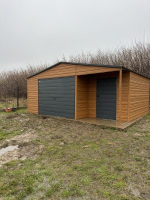 Garaż 6x5 drewnopodobny z wnęką